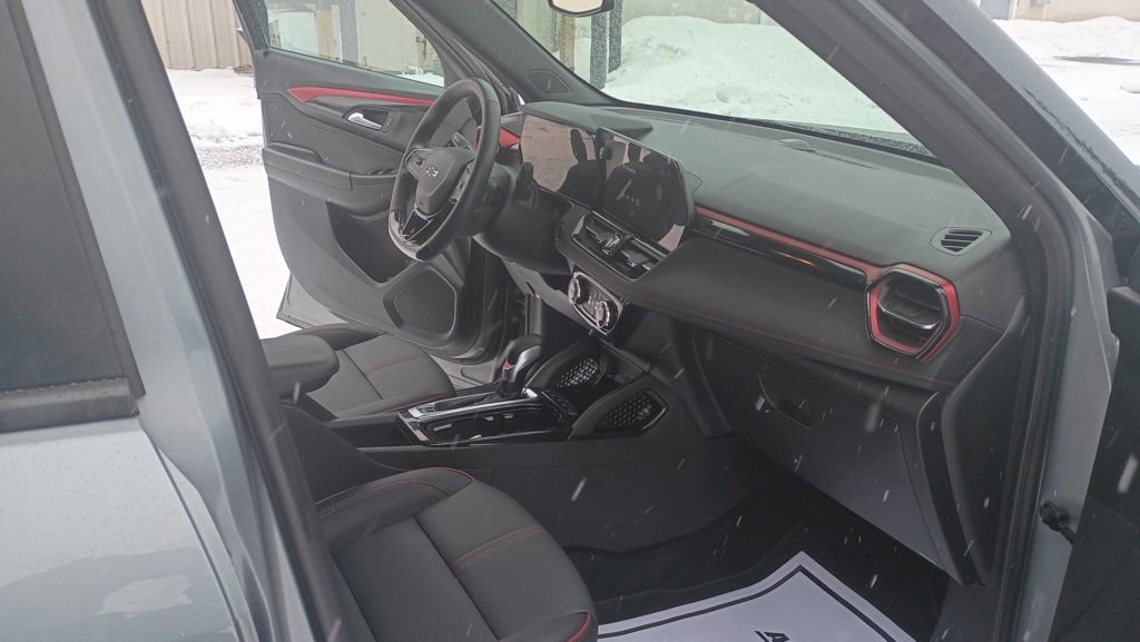 Used 2024 Chevrolet TrailBlazer RS w/ Convenience Package image 11