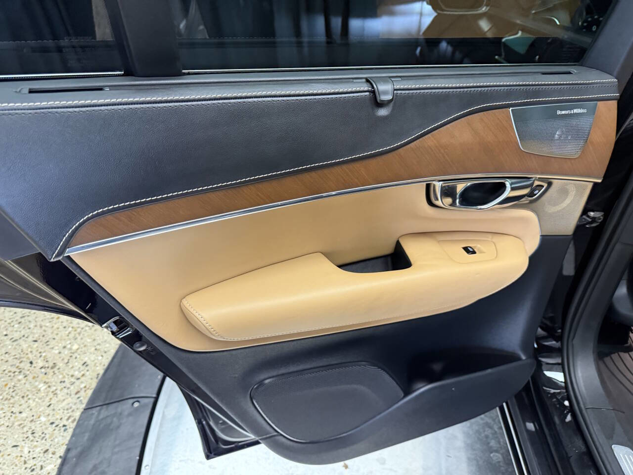 Used 2016 Volvo XC90 T6 AWD/4WD image 24