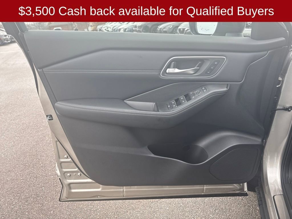 New 2026 Nissan Rogue Platinum image 11