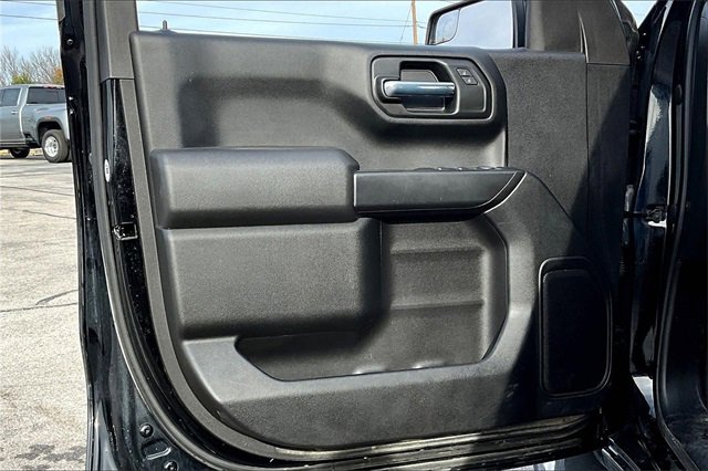 Used 2023 Chevrolet Silverado 1500 Custom image 21