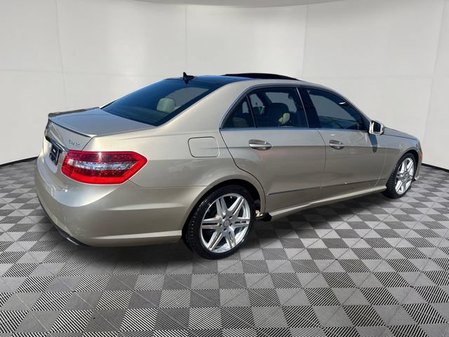 Used 2010 Mercedes-Benz E 550 4MATIC Sedan image 5