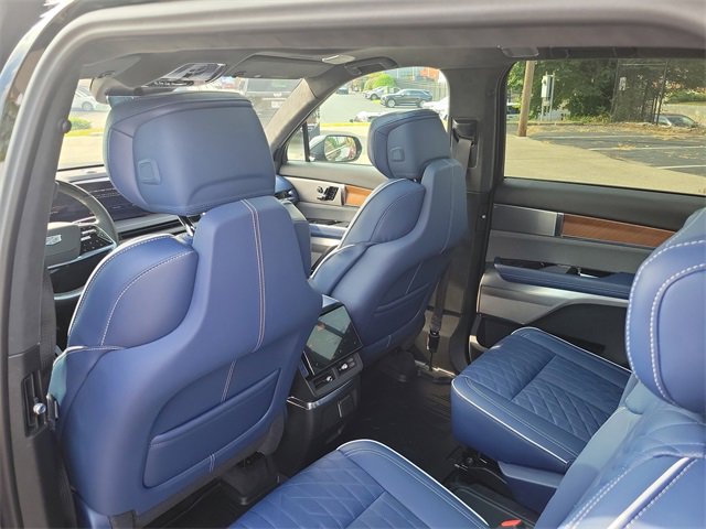 New 2026 Cadillac Vistiq Premium Luxury w/ LPO, Floor Liner Package image 25