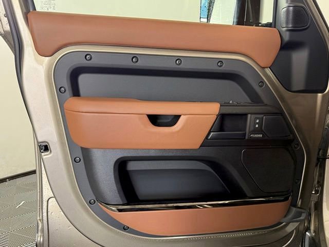 New 2026 Land Rover Defender 110 OCTA AWD/4WD image 27