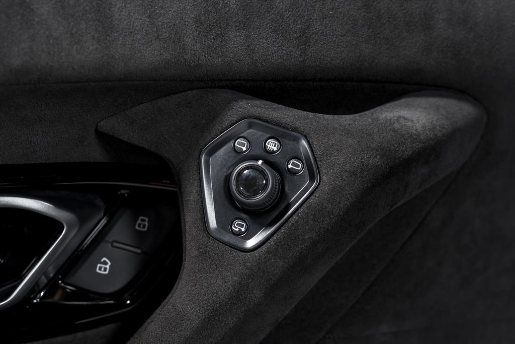 Used 2023 Lamborghini Huracan Tecnica RWD image 10