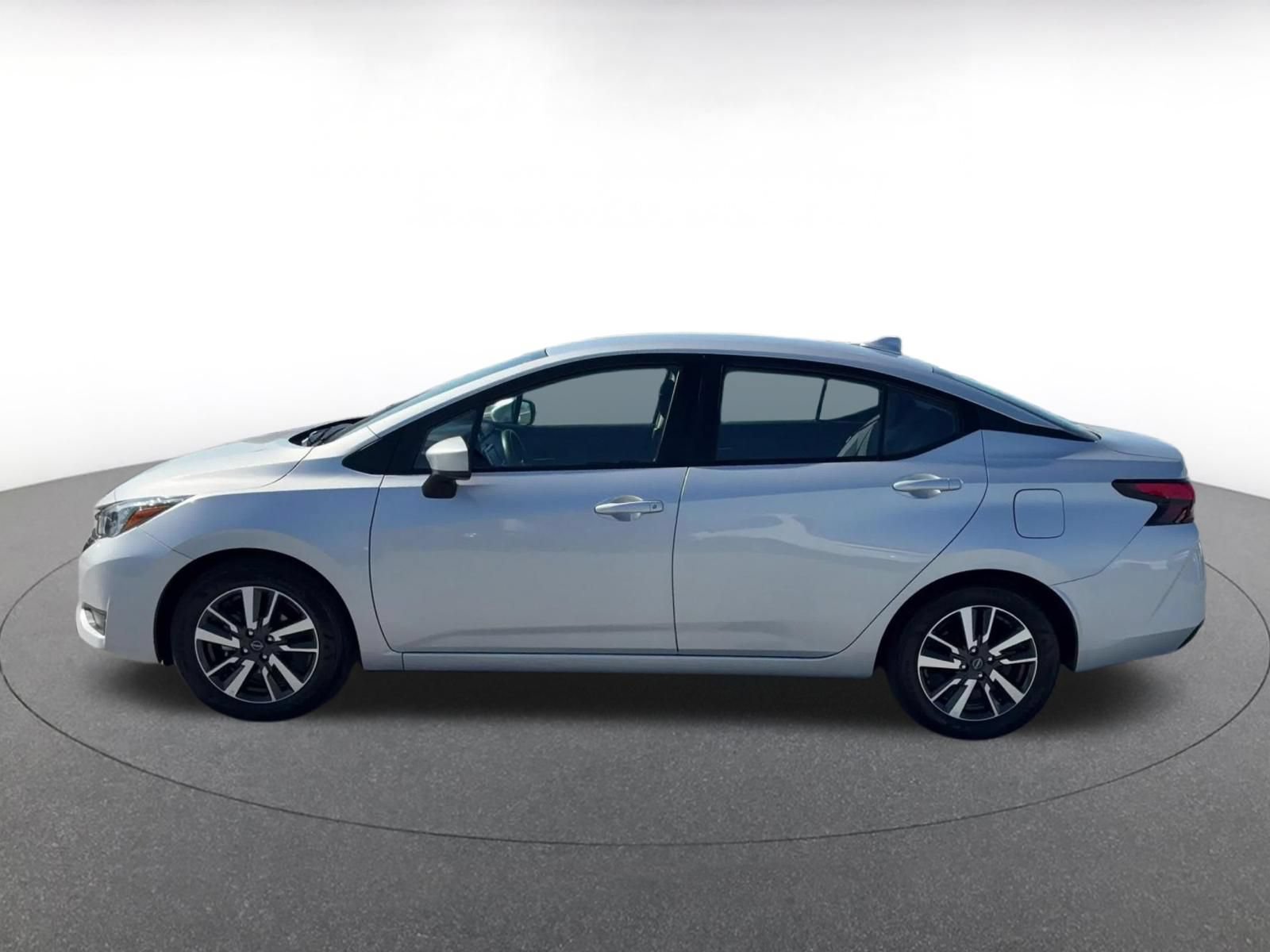 Used 2025 Nissan Versa SV FWD image 9