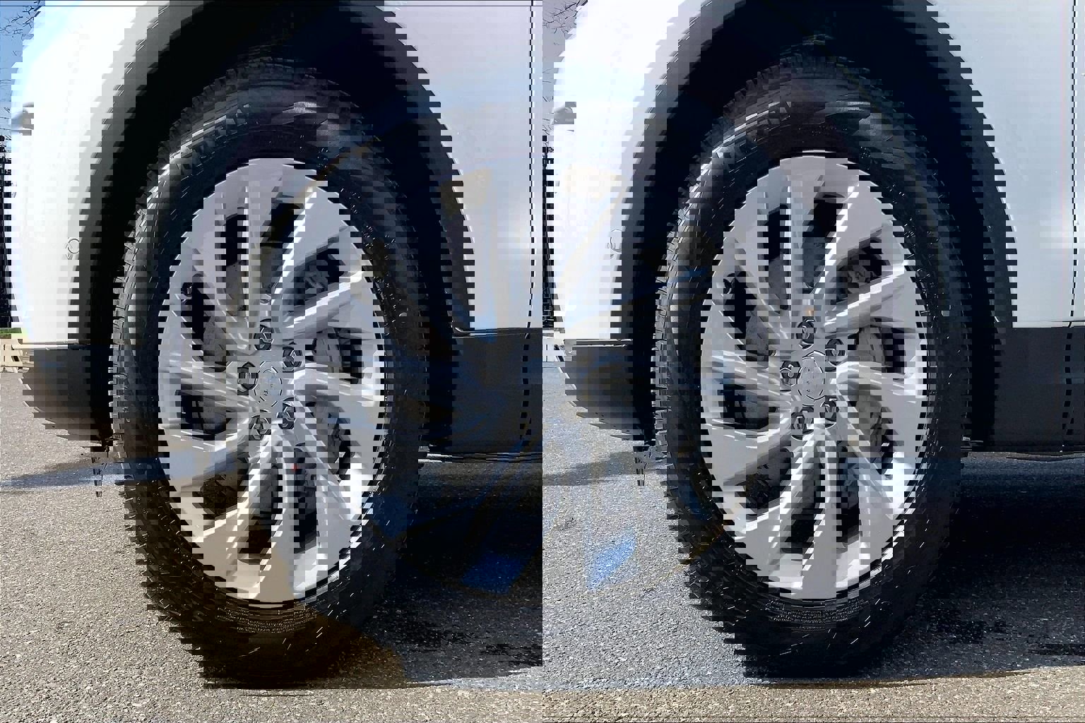 New 2026 Land Rover Discovery S image 11