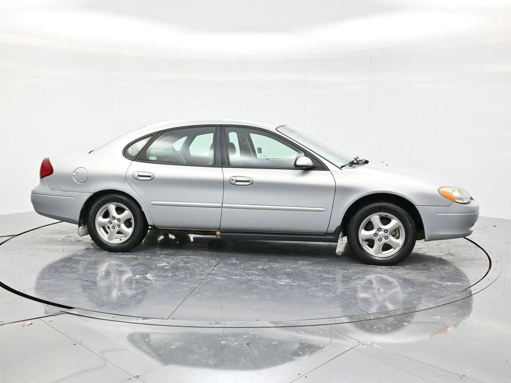 Used 2002 Ford Taurus SE image 4