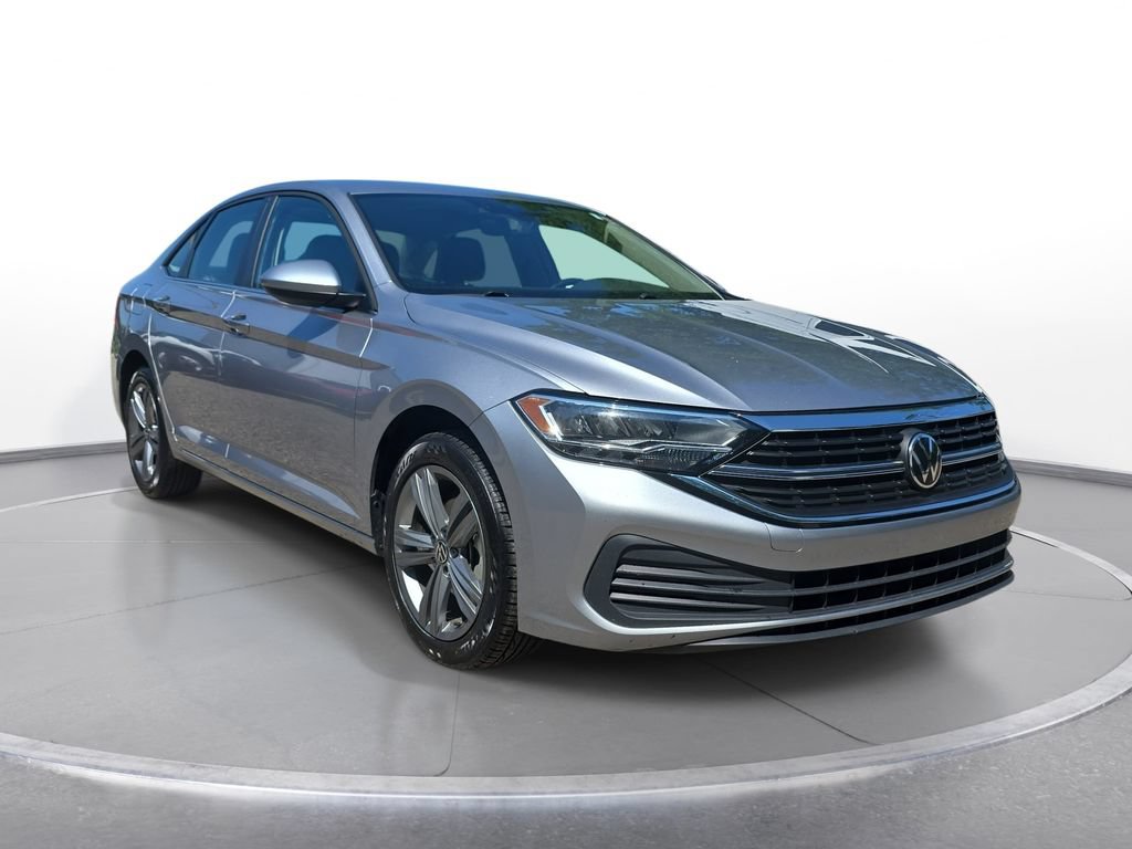 Used 2024 Volkswagen Jetta SE FWD image 3