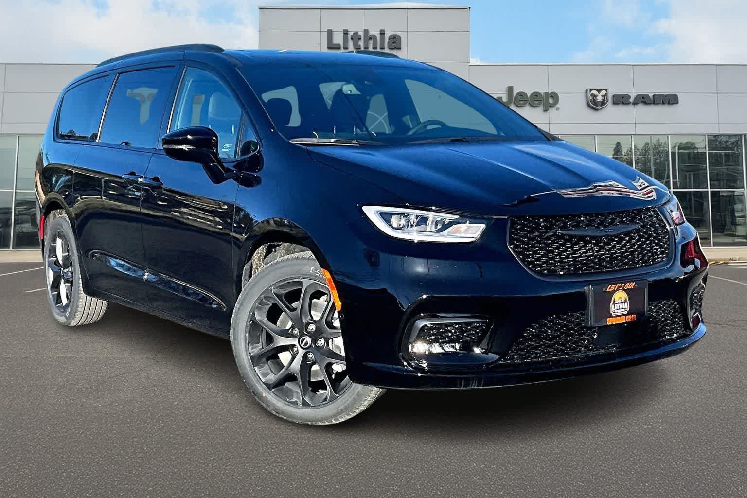 New 2026 Chrysler Pacifica Limited w/ Uconnect Theater Family Group AWD/4WD image 22