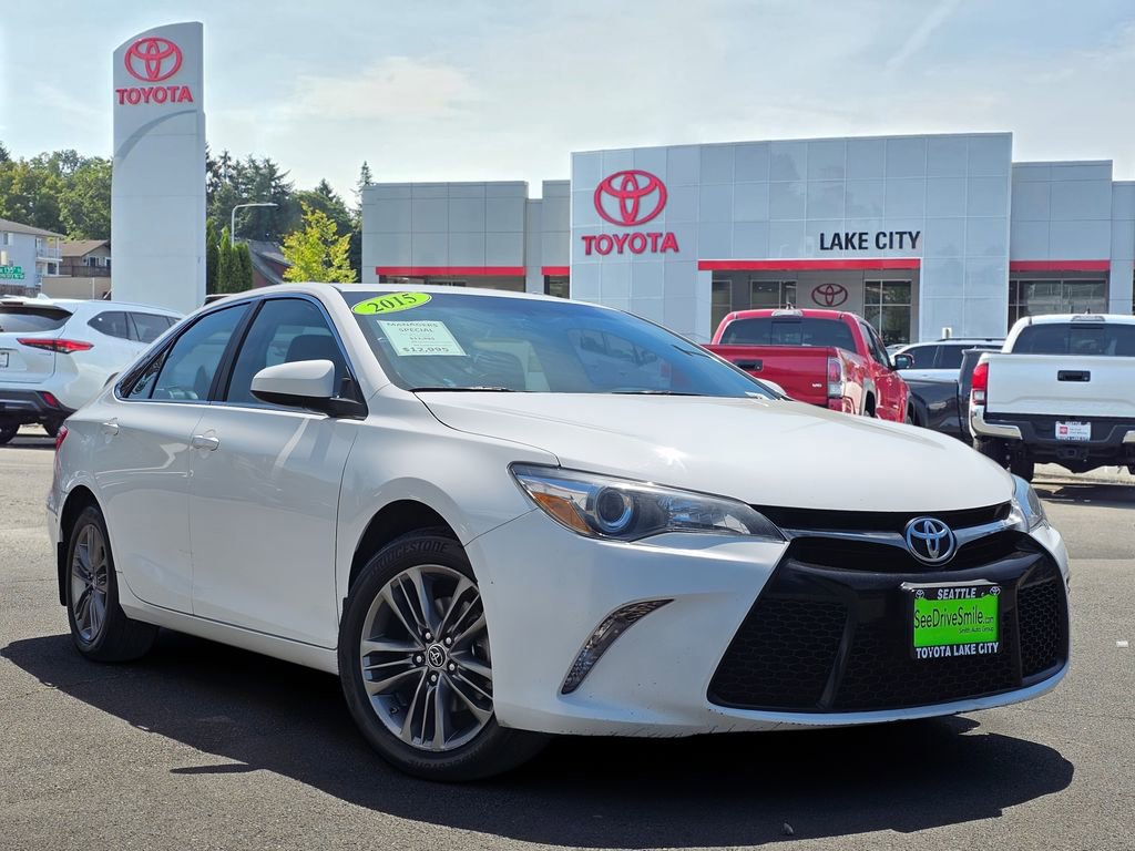 Used 2015 Toyota Camry SE w/ Moonroof Package FWD image 1