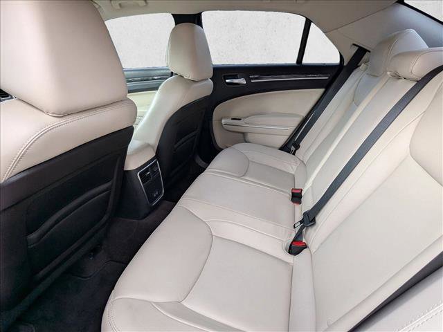 Used 2017 Chrysler 300 Limited image 17