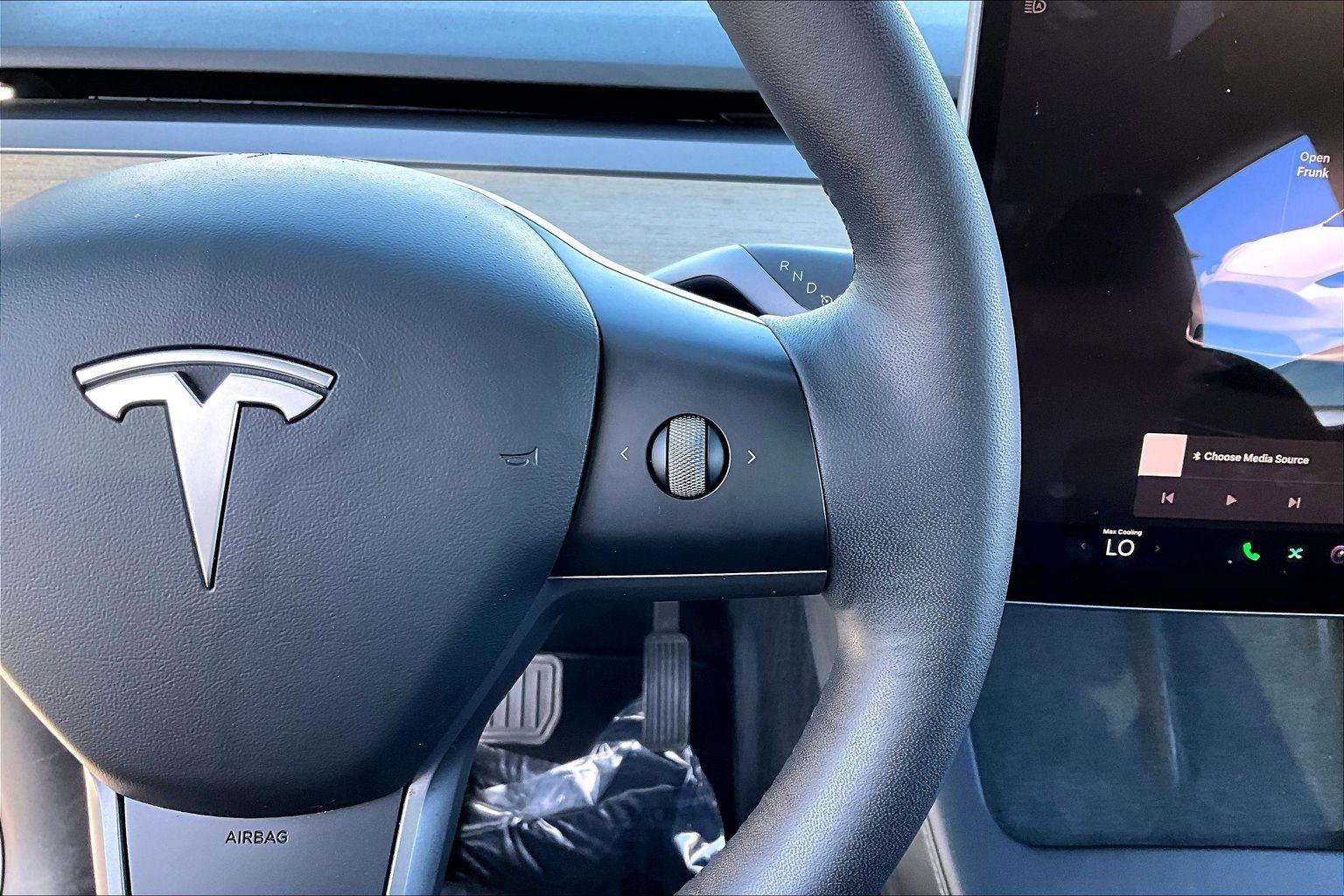 Used 2022 Tesla Model Y Long Range image 17