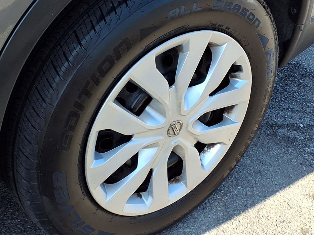 Used 2019 Nissan Rogue S image 10