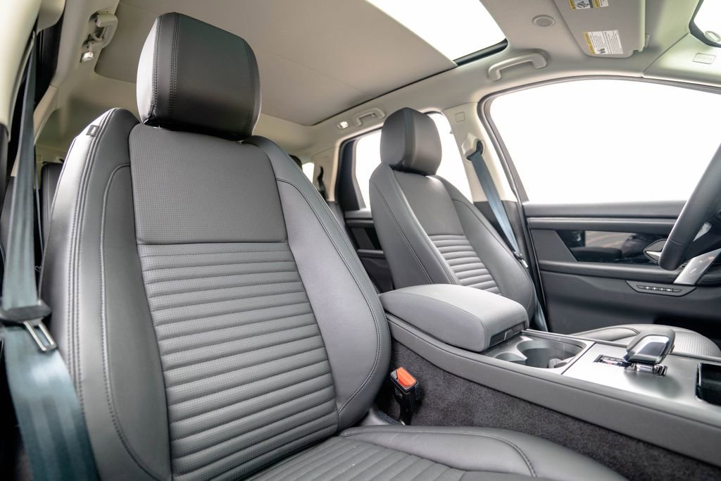 Used 2025 Land Rover Discovery Sport S image 17