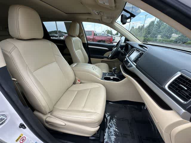 Used 2016 Toyota Highlander XLE AWD/4WD image 21