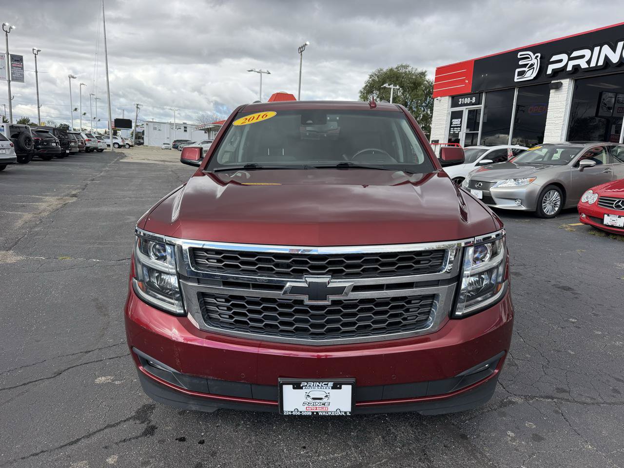 Used 2016 Chevrolet Suburban LT w/ Luxury Package AWD/4WD image 2