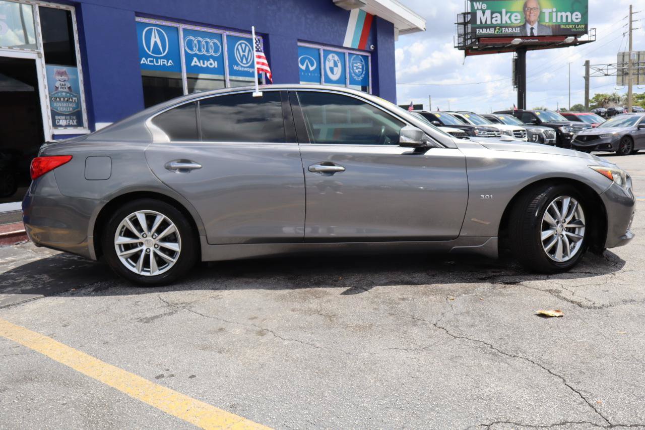 Used 2016 INFINITI Q50 3.0t Premium w/ 3.0T Premium Plus Package RWD image 4