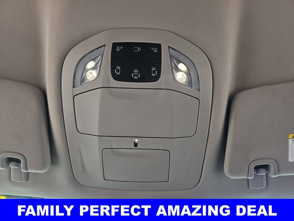 Used 2024 Chrysler Pacifica Select image 33