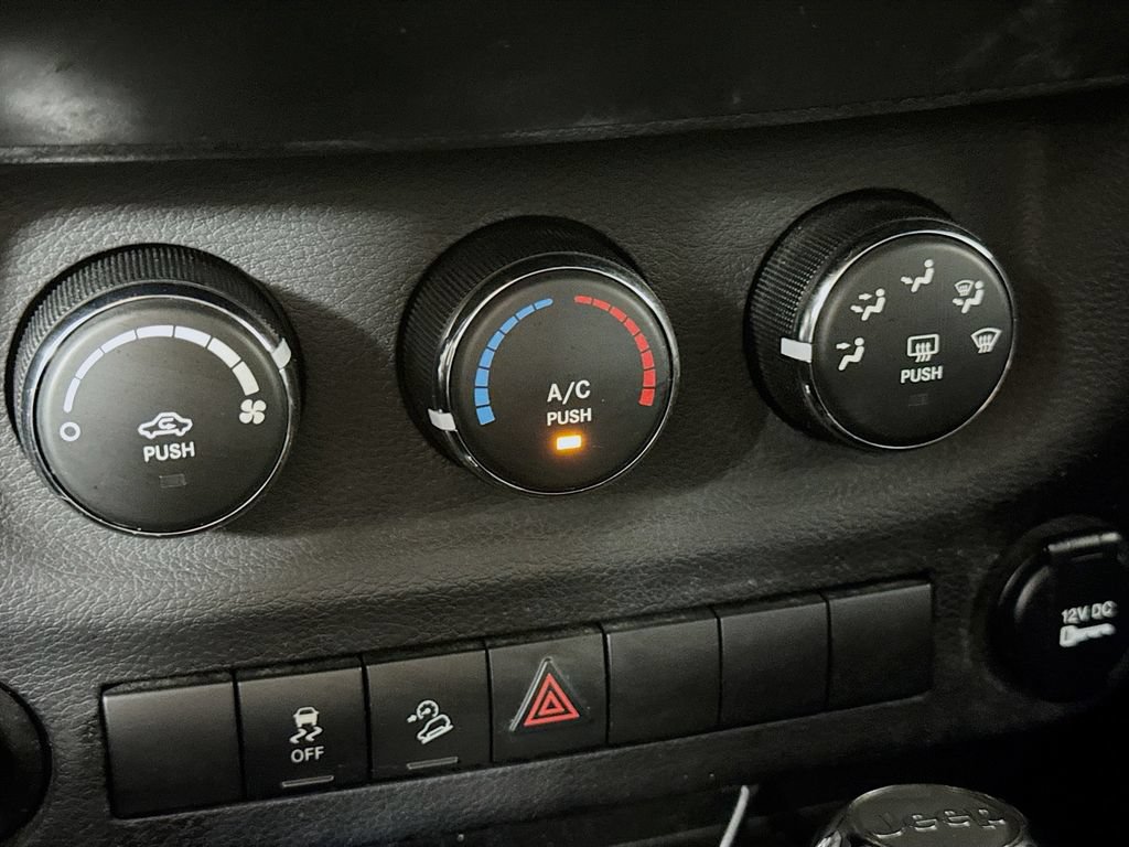 Used 2014 Jeep Wrangler Unlimited Sport w/ Quick Order Package 24S AWD/4WD image 19