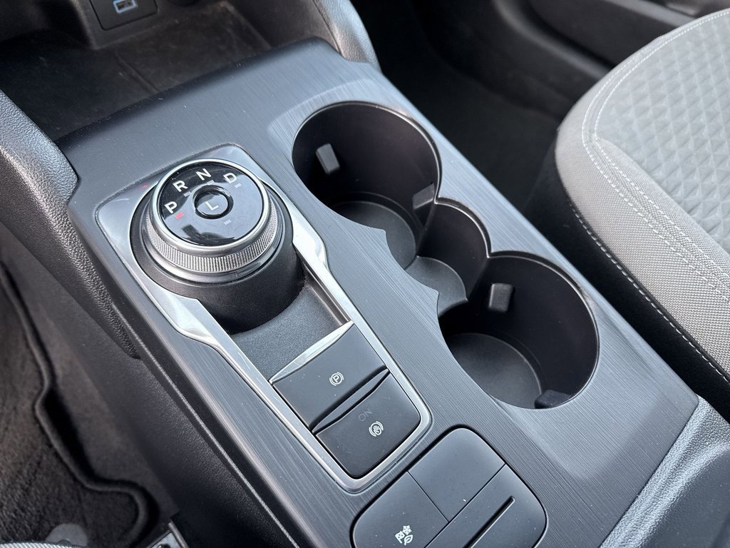 Used 2022 Ford Escape SE w/ SE Sport Appearance Package image 18