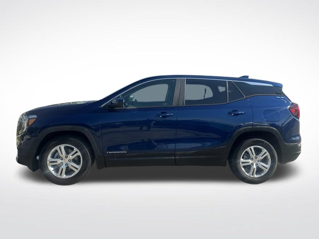 Used 2022 GMC Terrain SLE w/ LPO, Floor Liner Package FWD image 2