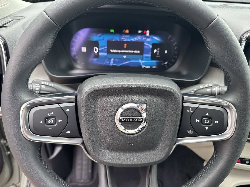 Used 2023 Volvo XC40 B5 Ultimate w/ Climate Package AWD/4WD image 29