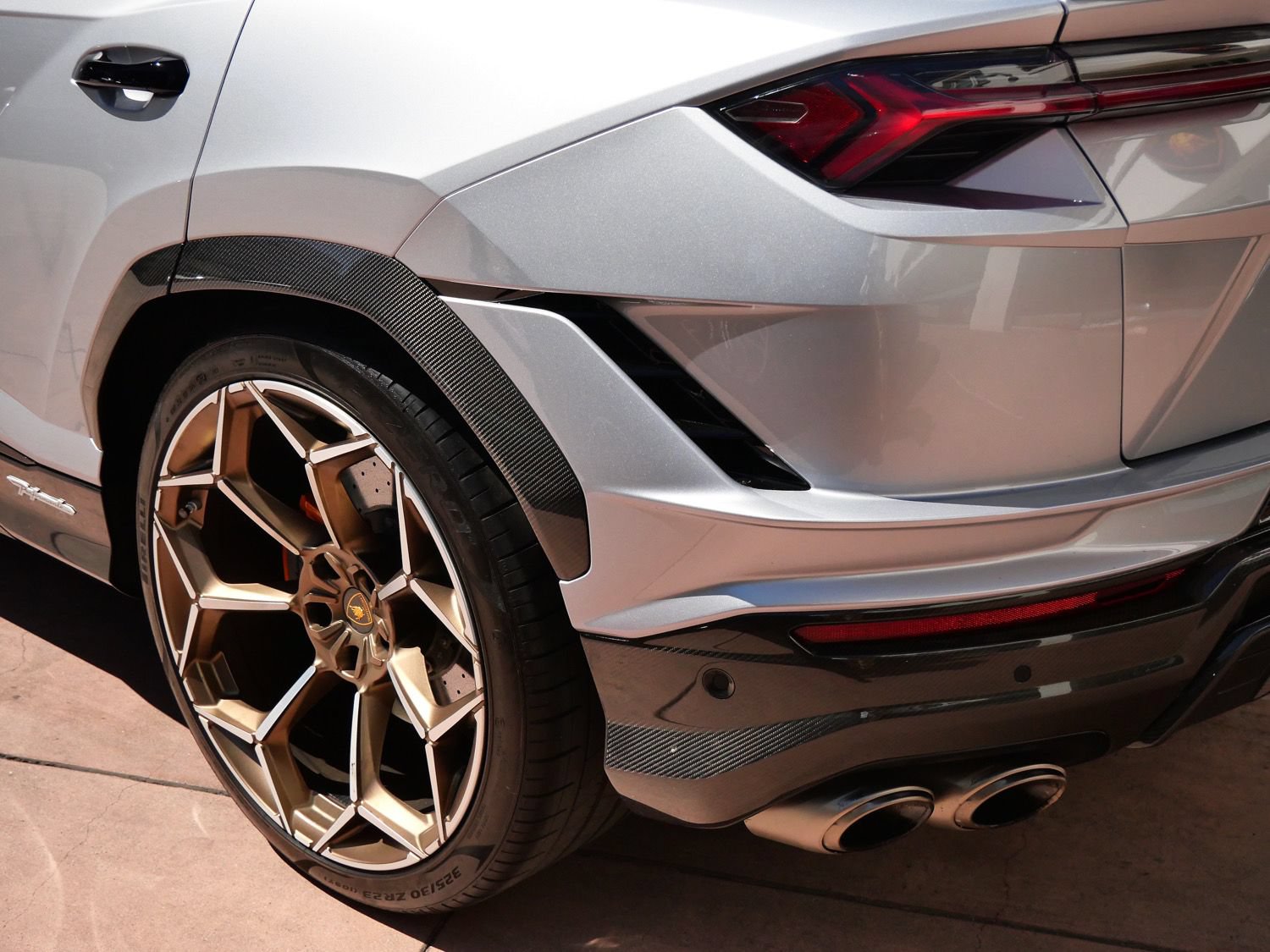 Used 2024 Lamborghini Urus Performante AWD/4WD image 32