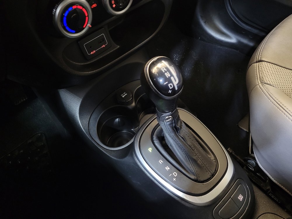 Used 2017 FIAT 500L Trekking w/ Urbana Appearance Package image 26