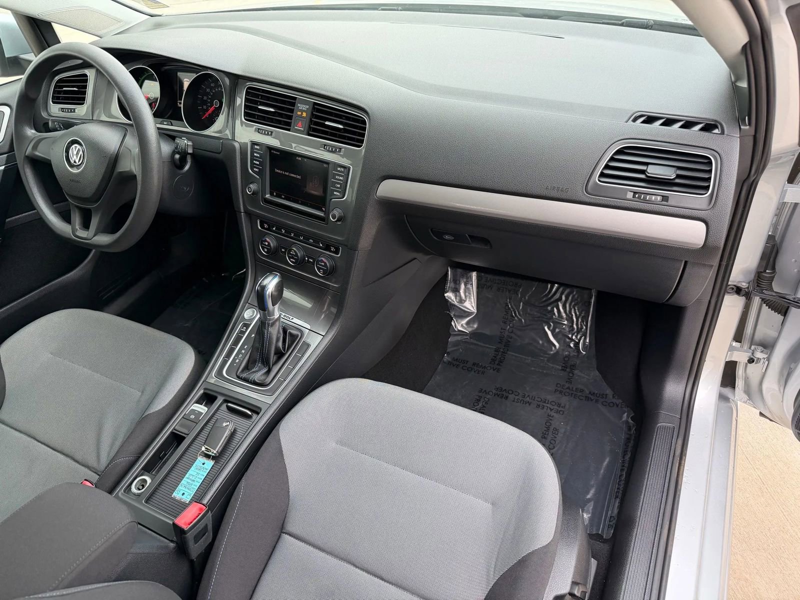 Used 2016 Volkswagen e-Golf SE image 2