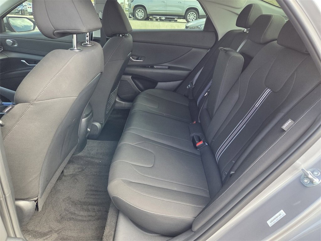 Used 2025 Hyundai Elantra SEL image 7