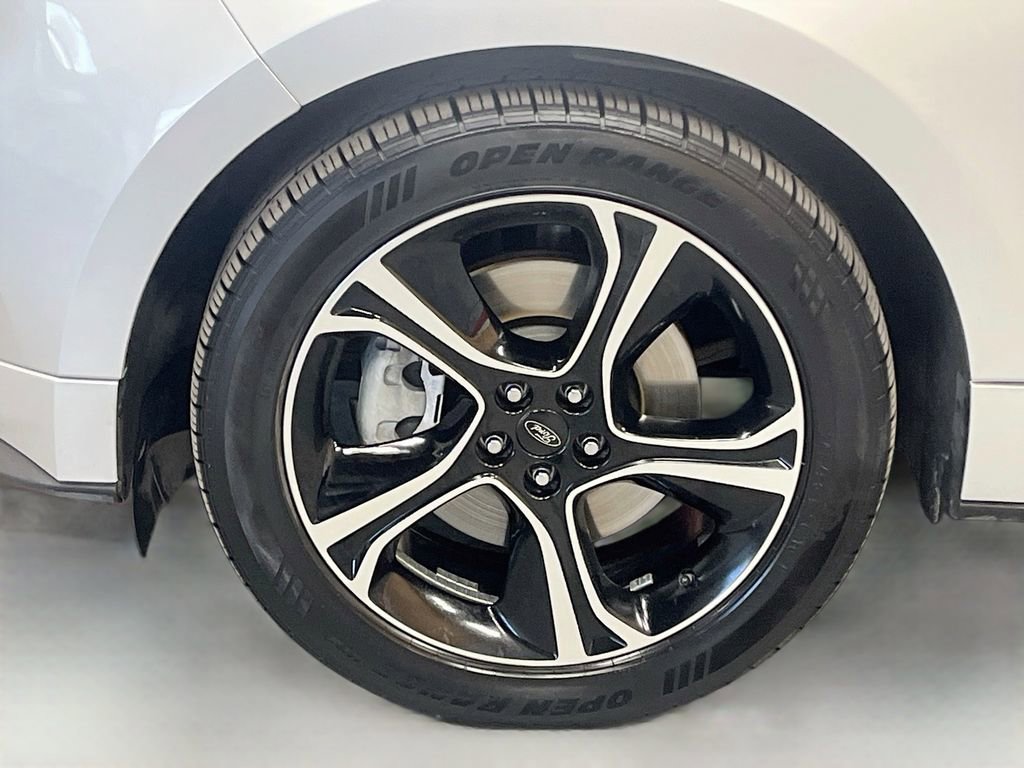 Used 2019 Ford Edge ST w/ Cold Weather Package AWD/4WD image 32