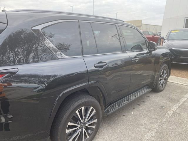 Used 2022 Lexus LX 600 4WD w/ Premium Package image 4