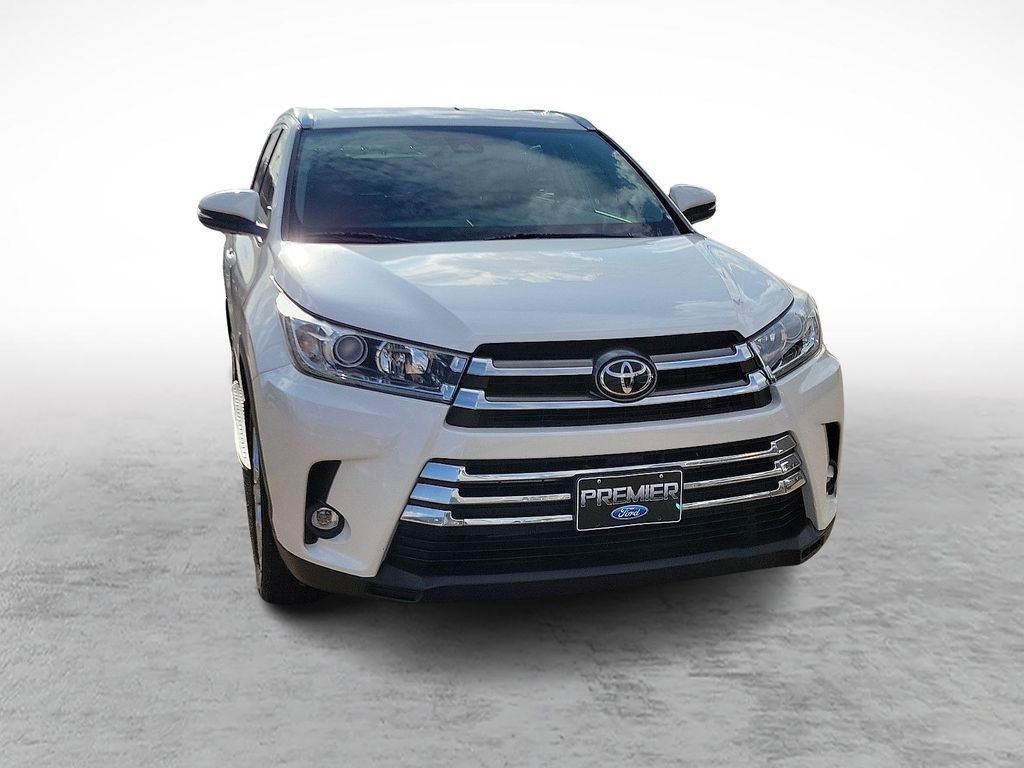 Used 2019 Toyota Highlander Limited FWD image 2