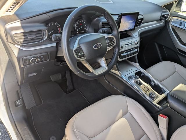 Used 2024 Ford Explorer XLT w/ Equipment Group 202A AWD/4WD image 10