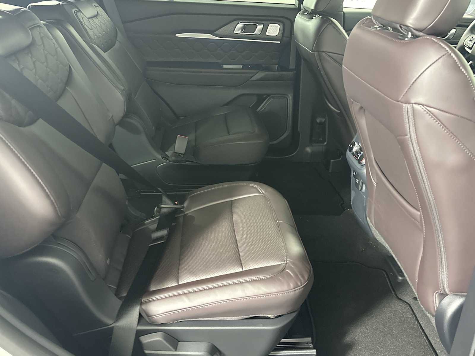 New 2026 Ford Explorer Platinum w/ LUX Leather Package AWD/4WD image 18