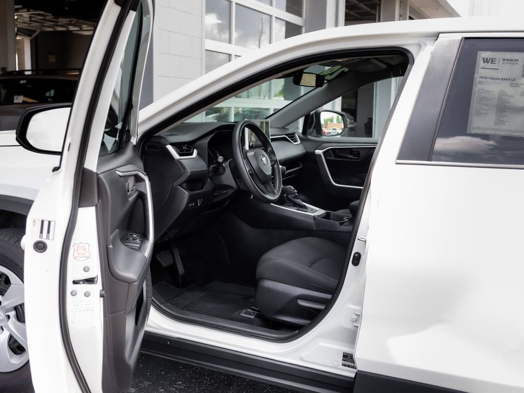 Used 2024 Toyota RAV4 LE AWD/4WD image 23