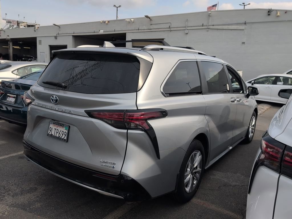 Certified 2024 Toyota Sienna Limited image 3