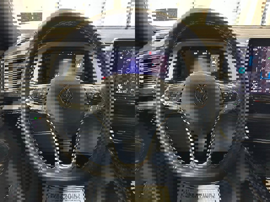 Used 2025 Volkswagen Atlas Cross Sport SE image 19