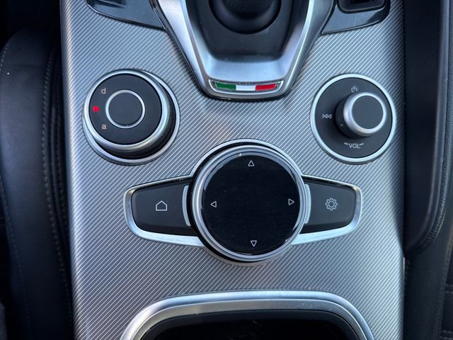 Used 2024 Alfa Romeo Giulia Veloce image 33