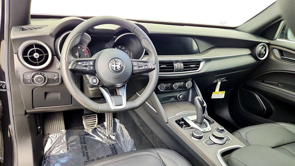 Used 2023 Alfa Romeo Stelvio Ti AWD/4WD image 13
