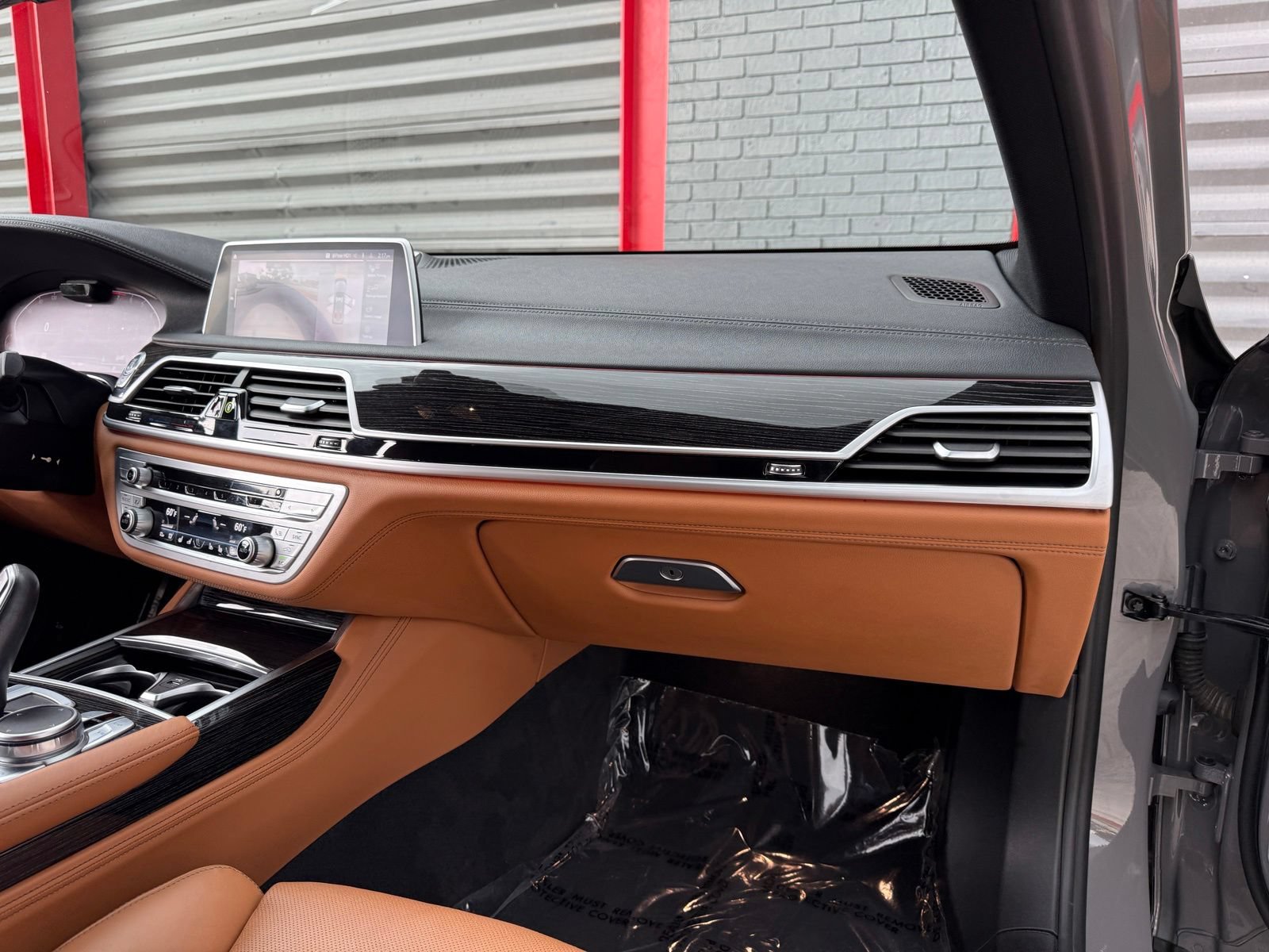 Used 2022 BMW 740i w/ M Sport Package RWD image 32