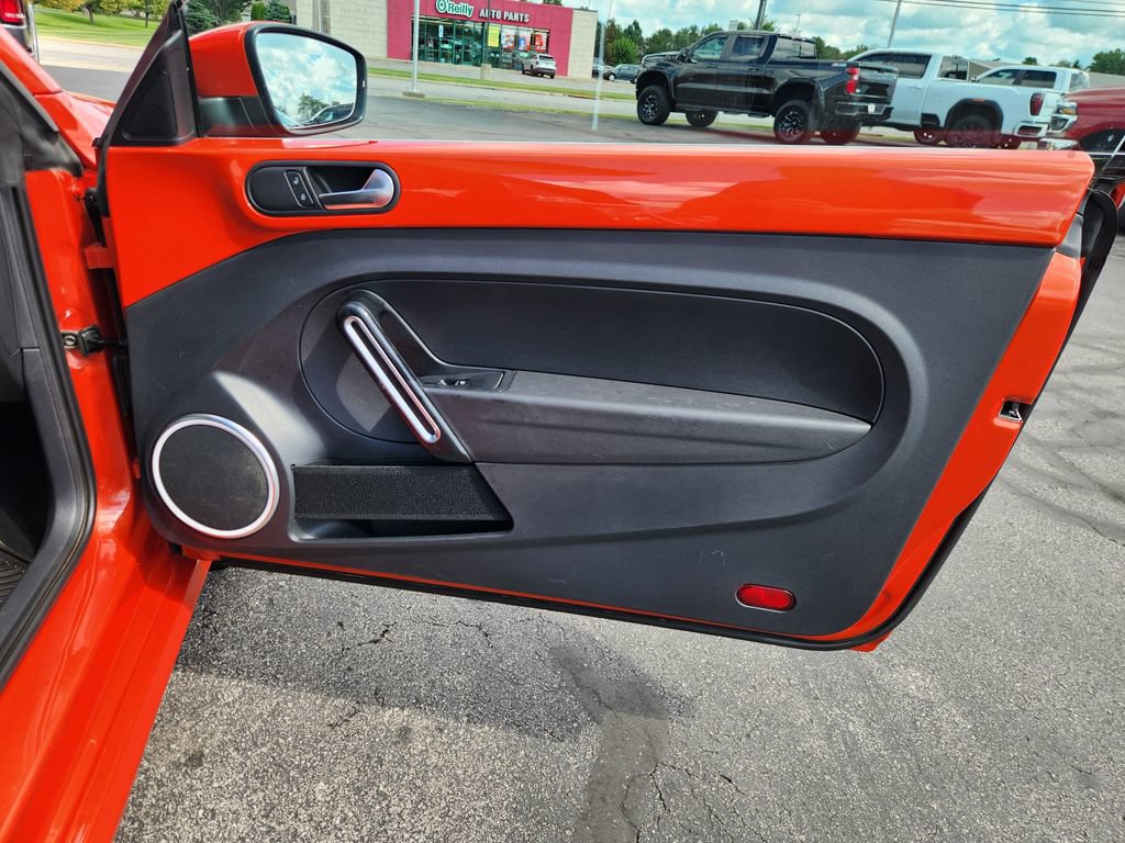 Used 2019 Volkswagen Beetle 2.0T SE FWD image 11