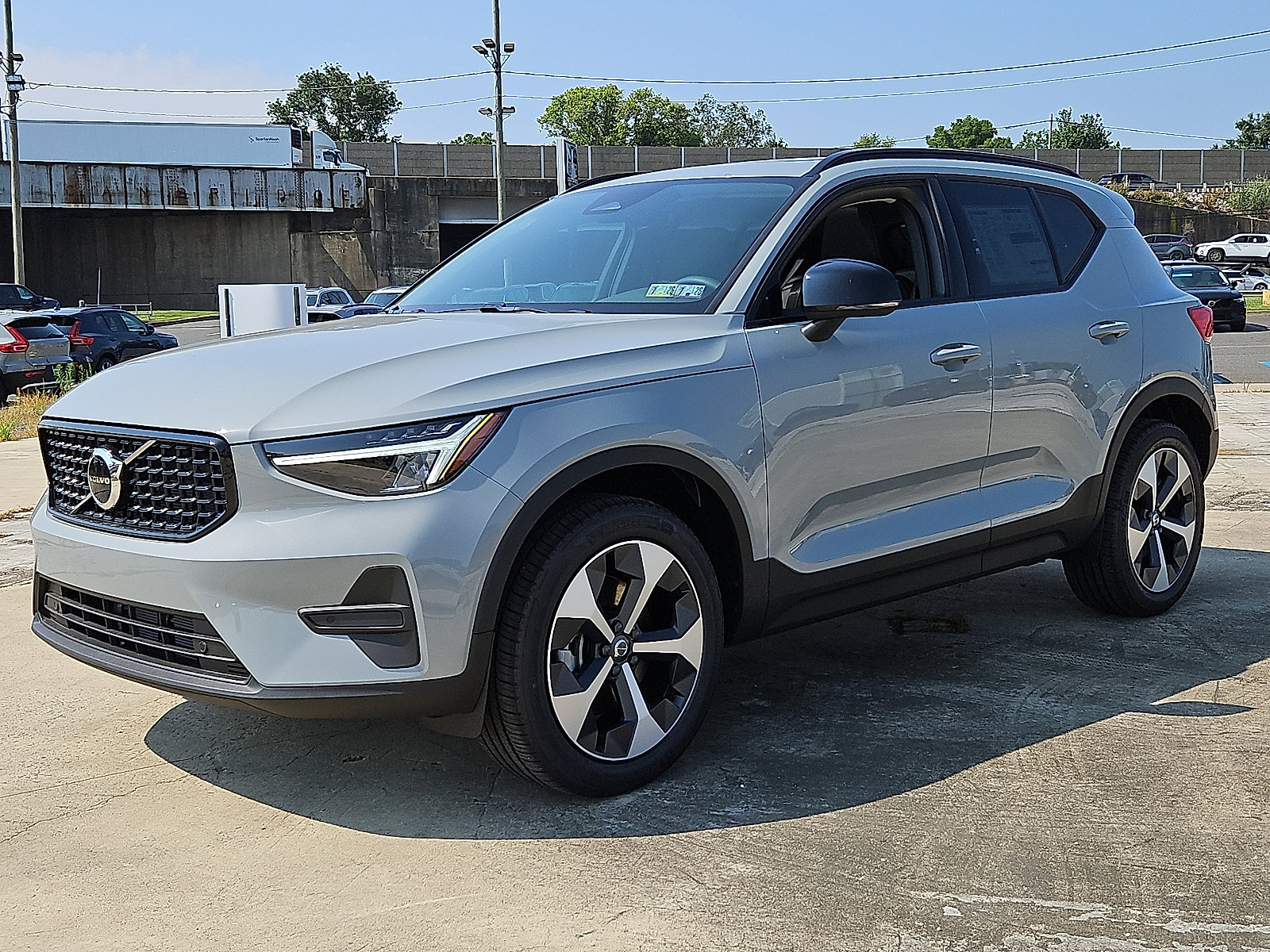 New 2026 Volvo XC40 B5 Core w/ Protection Package Premier AWD/4WD image 3