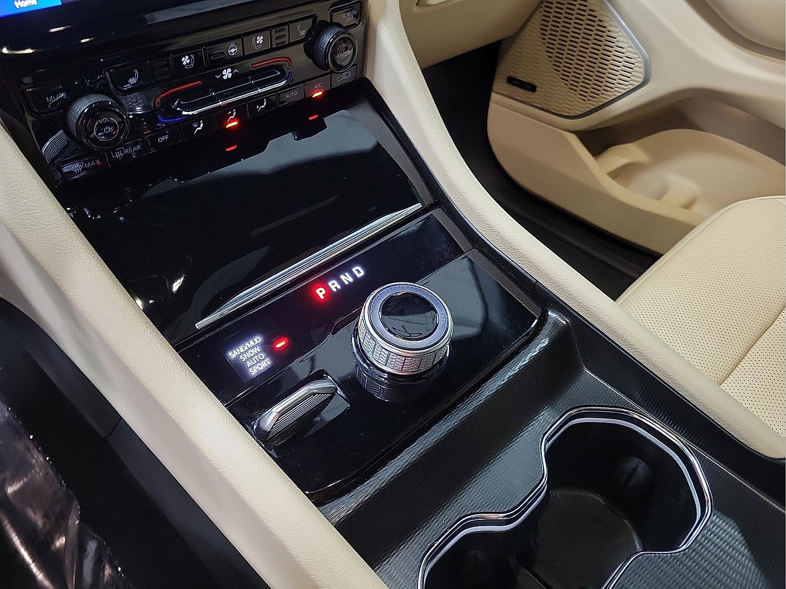 Used 2024 Jeep Grand Cherokee L Limited w/ Luxury Tech Group II image 18