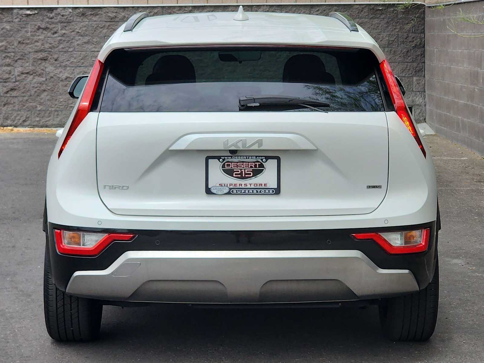 Used 2023 Kia Niro EX Touring FWD image 7