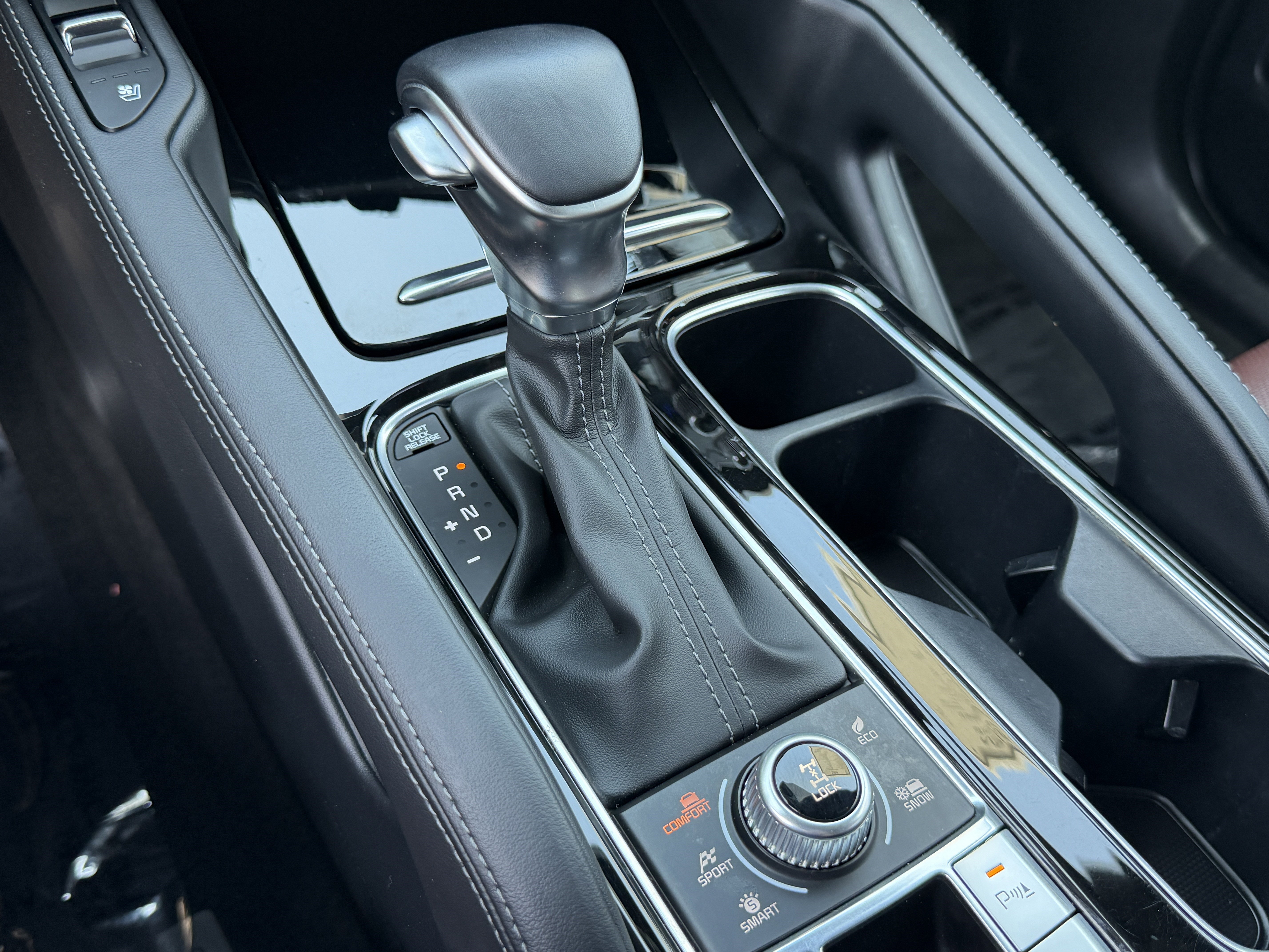 Used 2023 Kia Telluride EX w/ EX Captain's Chair Package image 24