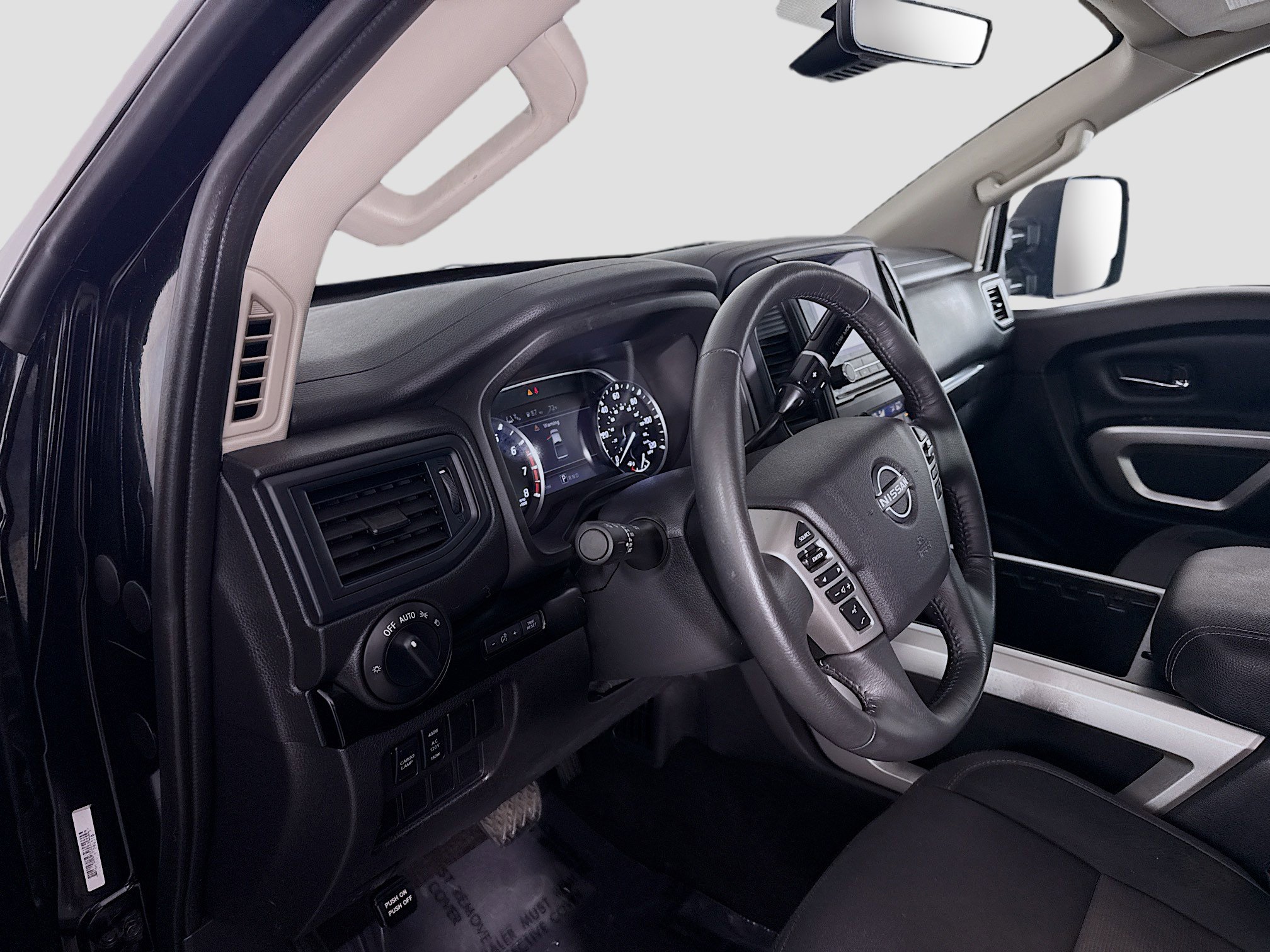 Used 2024 Nissan Titan SV w/ SV Convenience Package image 23