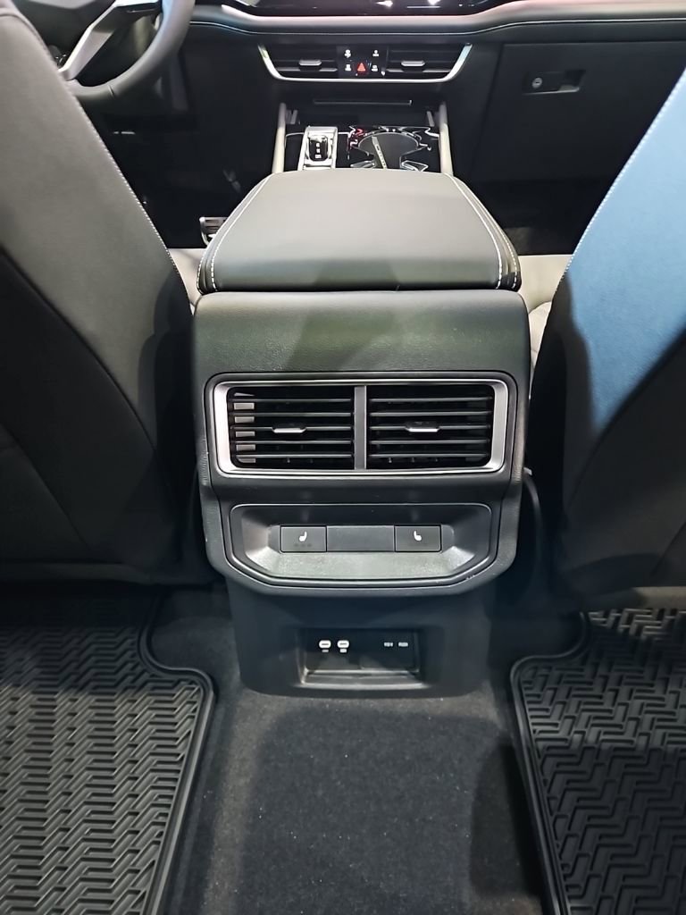 New 2026 Volkswagen Atlas Cross Sport SEL Premium R-Line AWD/4WD image 18