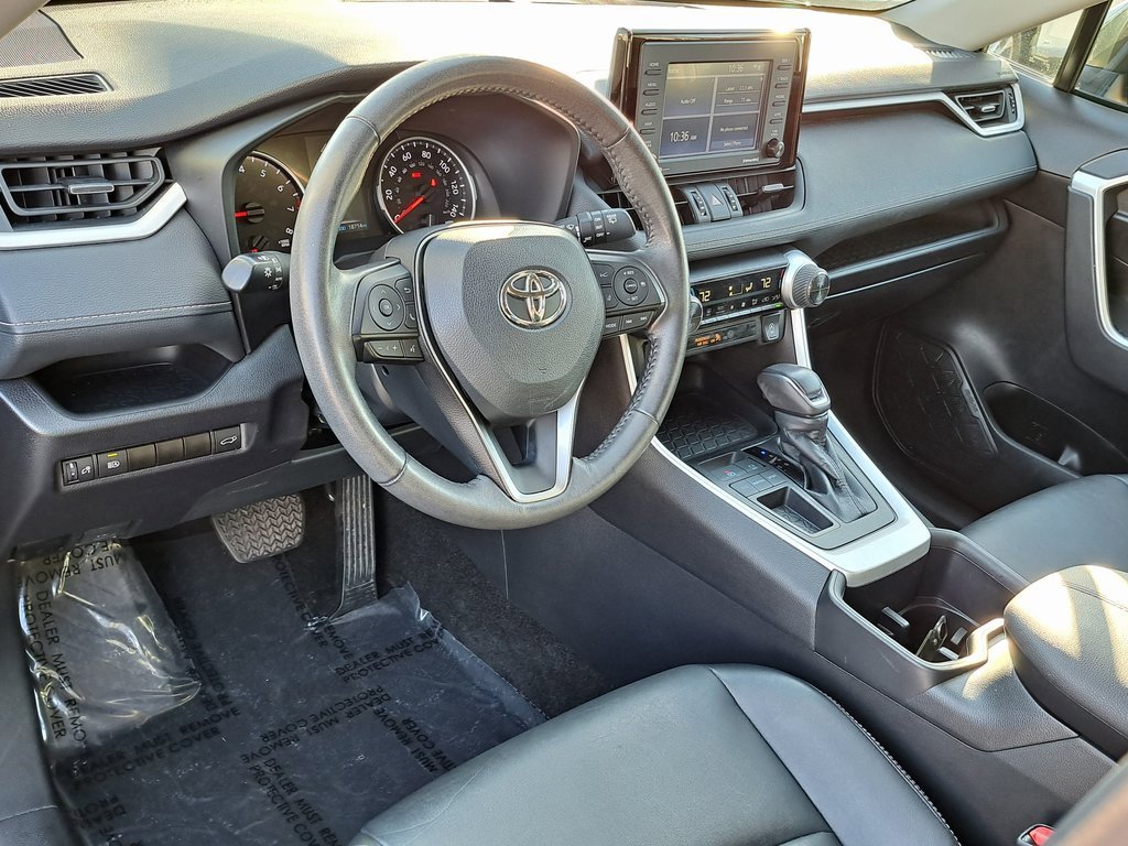 Used 2022 Toyota RAV4 XLE Premium image 13