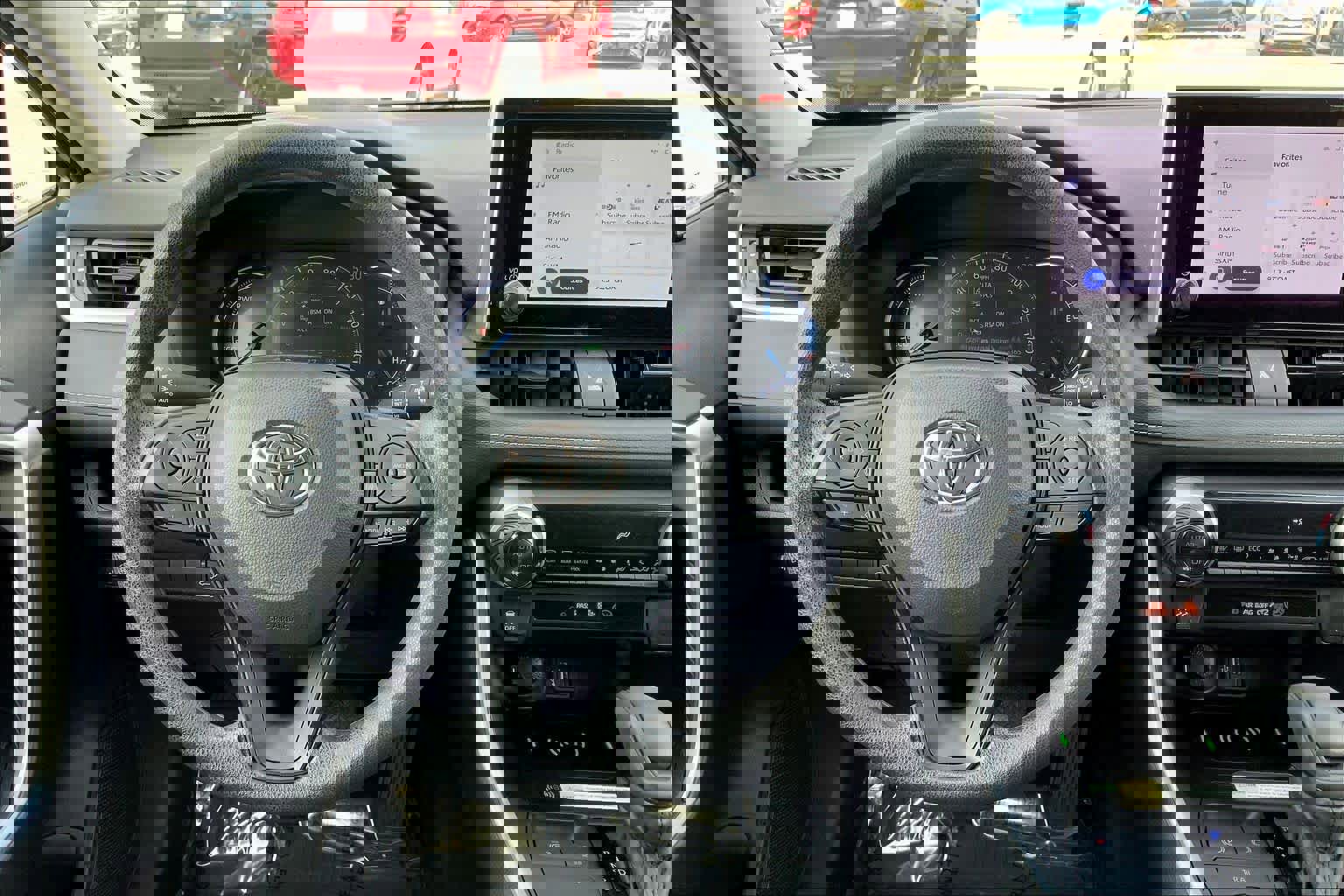 Used 2024 Toyota RAV4 XLE w/ Convenience Package image 5